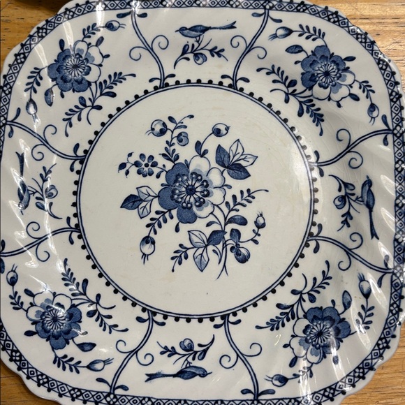 Johnson Bros Indues Blue Floral Dinnerware Set - Picture 4 of 8